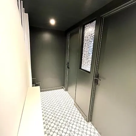 Cliquot Tiny House *